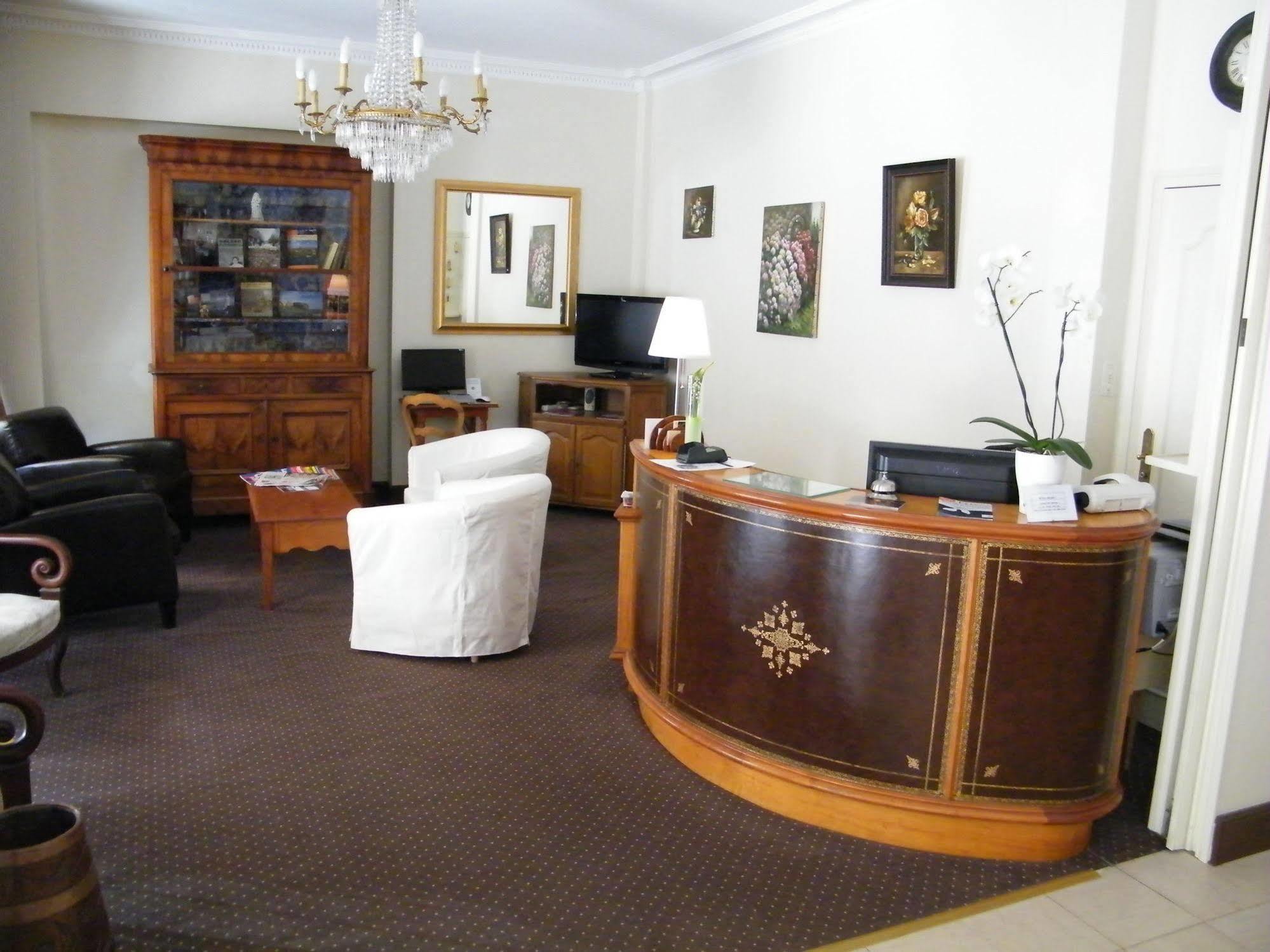 Balzac Hotel ฟูแฌร์ ภายนอก รูปภาพ